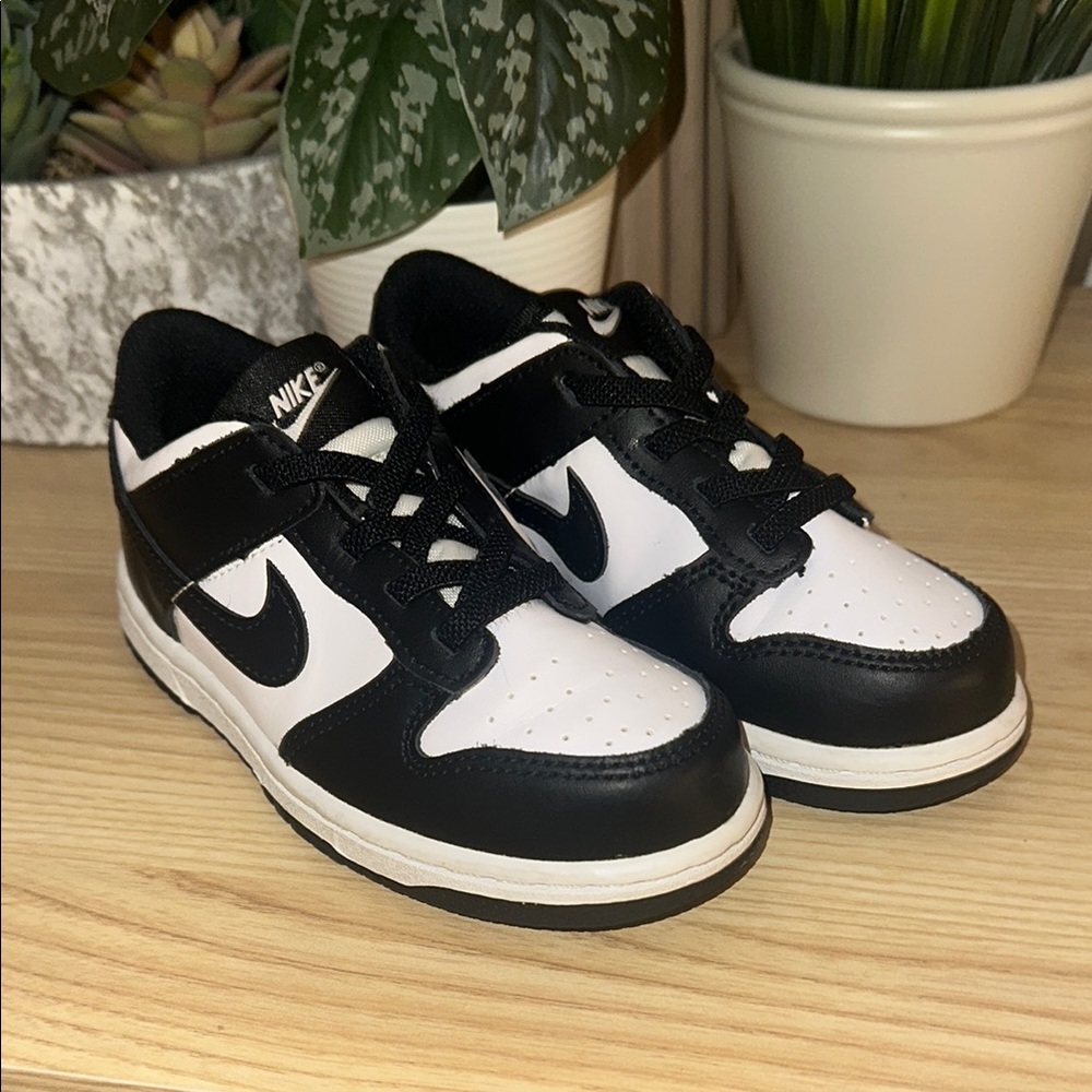 Nike Kids Black and White Sneakers - Dunks - Pandas - size 10